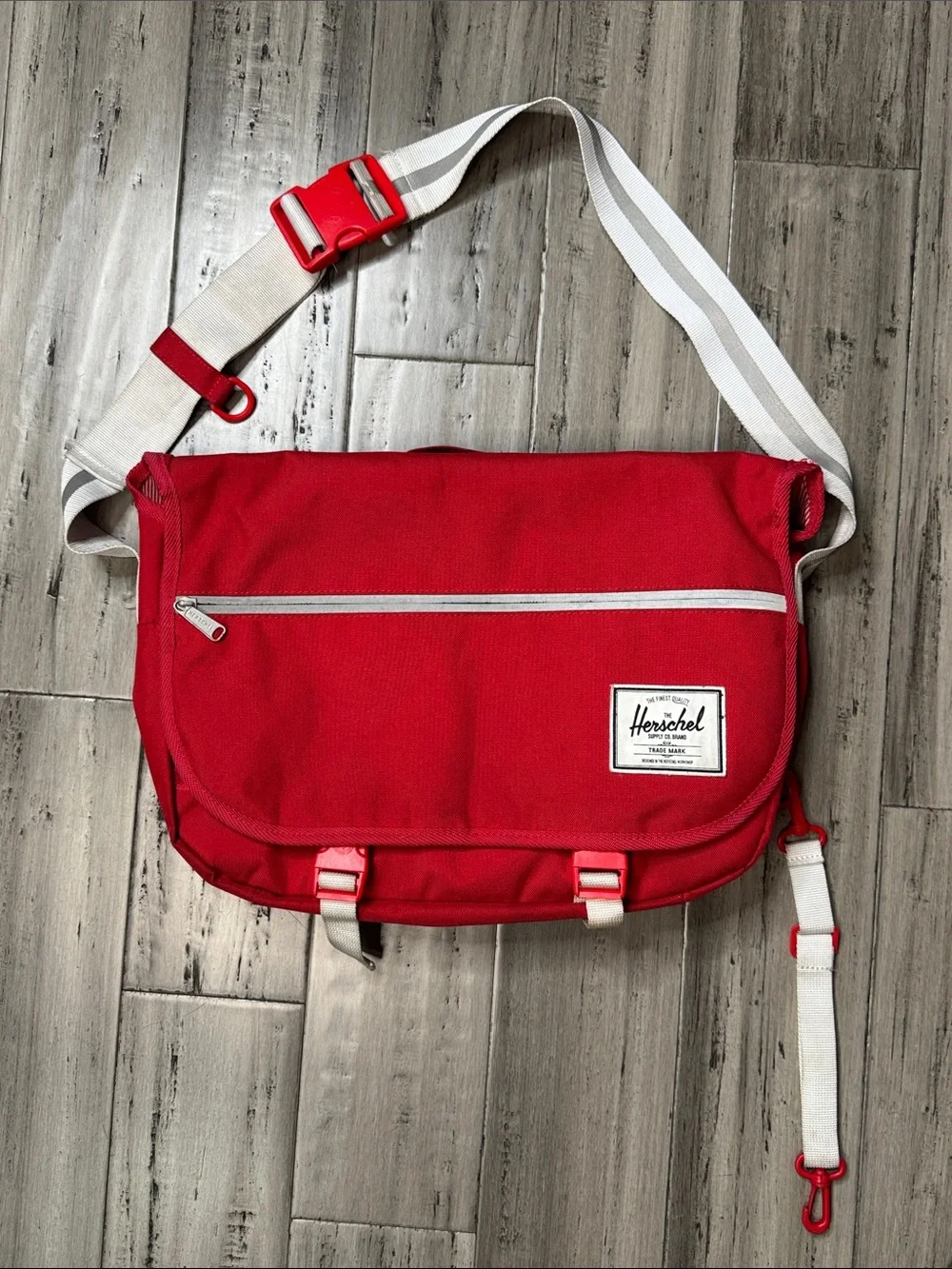 HERSCHEL SUPPLY CO. POP QUIZ MESSENGER BAG RED CANVAS LAPTOP TRAVEL CROSSBODY